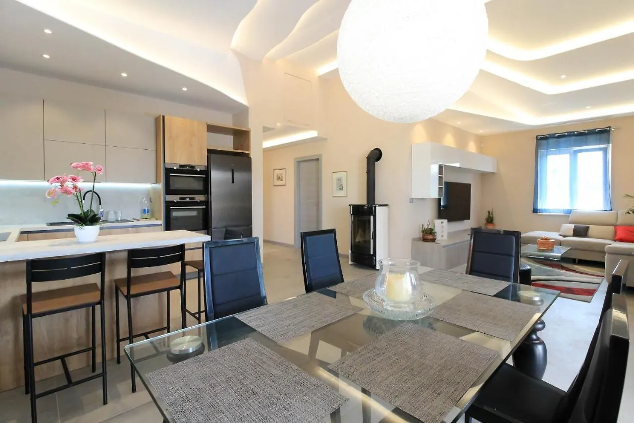 New Modern Villa Riz With Private Pool Near The Town Center And Beach By Wiibuk Pula